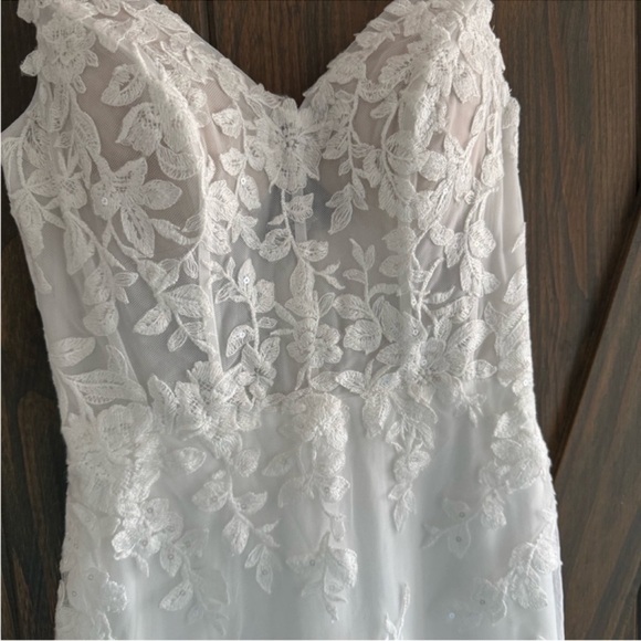 Wedding Dress - Picture 4 of 11